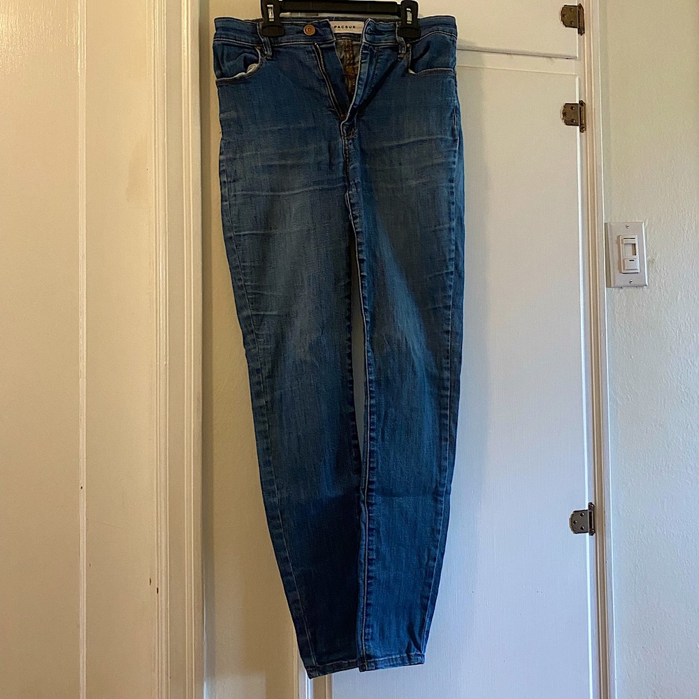 Dark wash jeggings